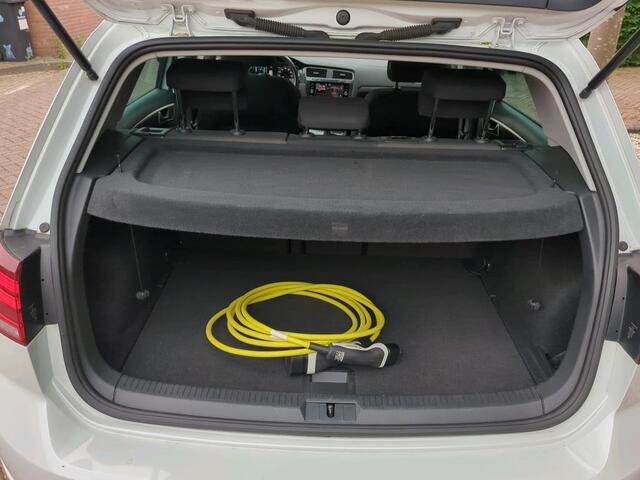 Volkswagen e-Golf E-DITION 136pk / LED / Virtual cockpit / Achteruitrij camera / 16'' LMV