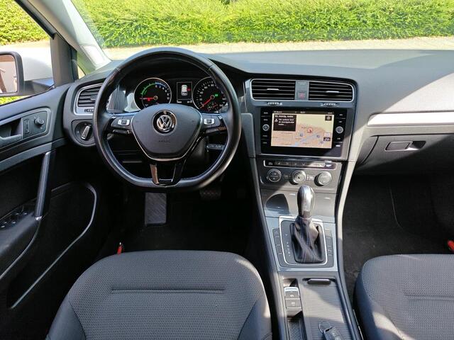 Volkswagen e-Golf E-DITION / SOH 92%/ AUTOMAAT/ PARKEER SENSOREN V+A/ STOELVERWARMING/ CRUISE/ NAVI/ AIRCO