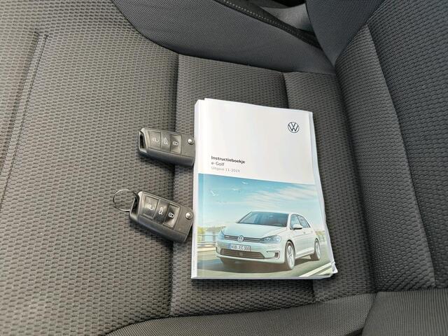 Volkswagen e-Golf E-DITION / SOH 92%/ AUTOMAAT/ PARKEER SENSOREN V+A/ STOELVERWARMING/ CRUISE/ NAVI/ AIRCO