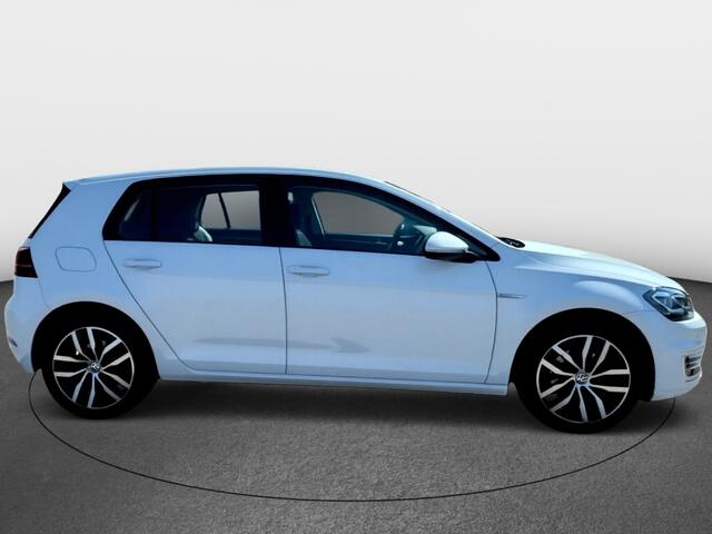 Volkswagen e-Golf e-Golf 36kWh | LED | Vitrual cockpit | Winter & Spiegelpakket