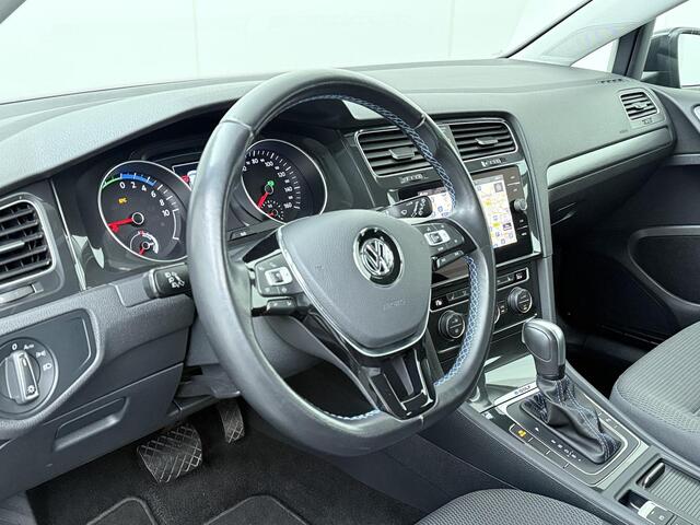 Volkswagen e-Golf E-DITION | 136 PK | SoH 90% |Stoelverwarming | Adaptive cruise control | Navigatiesysteem | LED koplampen | Parkeersensoren |