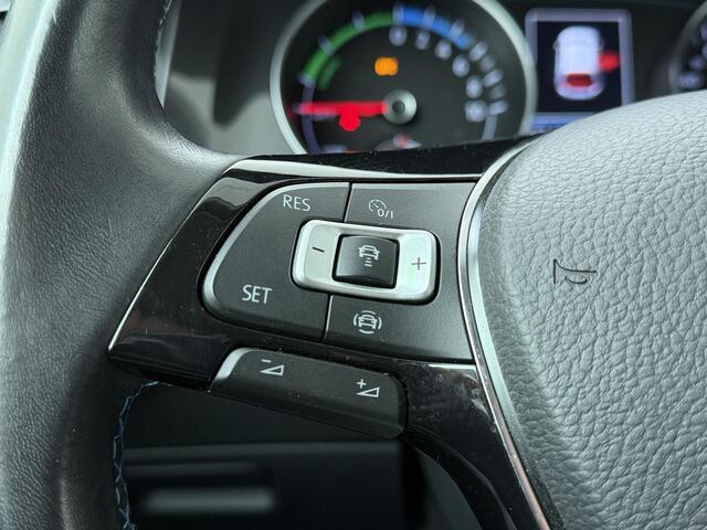 Volkswagen e-Golf E-DITION | 136 PK | SoH 90% |Stoelverwarming | Adaptive cruise control | Navigatiesysteem | LED koplampen | Parkeersensoren |