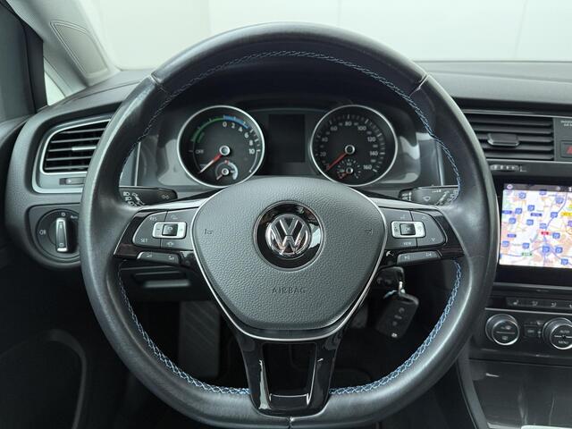 Volkswagen e-Golf E-DITION | 136 PK | SoH 90% |Stoelverwarming | Adaptive cruise control | Navigatiesysteem | LED koplampen | Parkeersensoren |