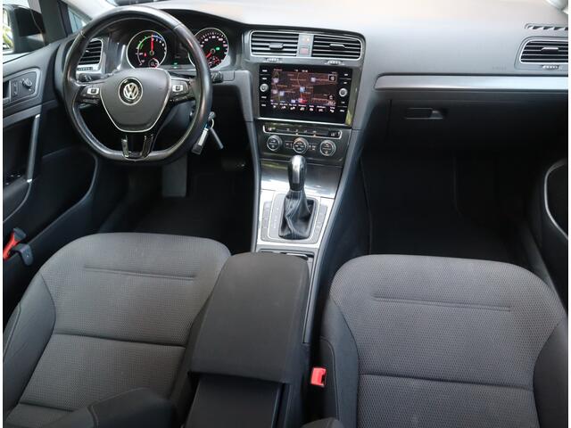 Volkswagen e-Golf E-DITION Navi / Climate / Pdc / Elekramen / Adap-Cruise / App-connect / SOH 89.64% / Voldoende Apk /