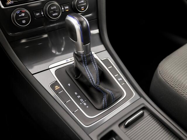 Volkswagen e-Golf 100 kW Sportline Automaat (APPLE CARPLAY, SOH 89,7%, GROOT NAVI, CLIMATE, SPORTSTOELEN, LED KOPLAMPEN, PARKEERSENSOREN, NIEUWSTAAT)