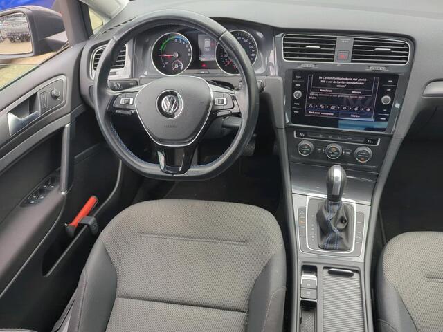 Volkswagen e-Golf E-DITION / SOH 91%/ WARMTEPOMP/ AUTOMAAT/ NAVI/ CLIMA/ 16" LMV