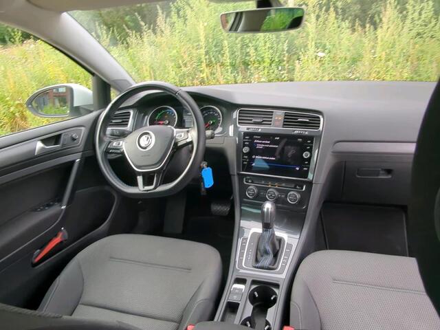 Volkswagen e-Golf E-DITION / SOH 91%/ AUTOMAAT/ DYNAUDIO/ CLIMATE/ NAVI/ PARK. SENSOREN + CAMERA/ CRUISE/ 17" LMV