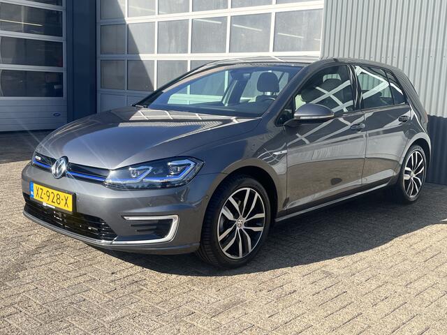 Volkswagen e-Golf 100% Elektrisch Airco Cruise controle Virtual display Navigatiesysteem Stuurwielbediening Telefoonverbinding Dynaudio Zwarte hemel Vol opties!! 230 km actieradius WLTP