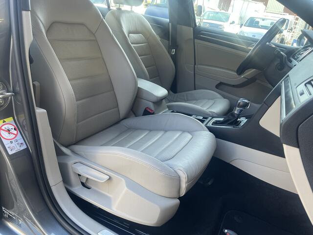 Volkswagen e-Golf 100% Elektrisch Airco Cruise controle Virtual display Navigatiesysteem Stuurwielbediening Telefoonverbinding Dynaudio Zwarte hemel Vol opties!! 230 km actieradius WLTP