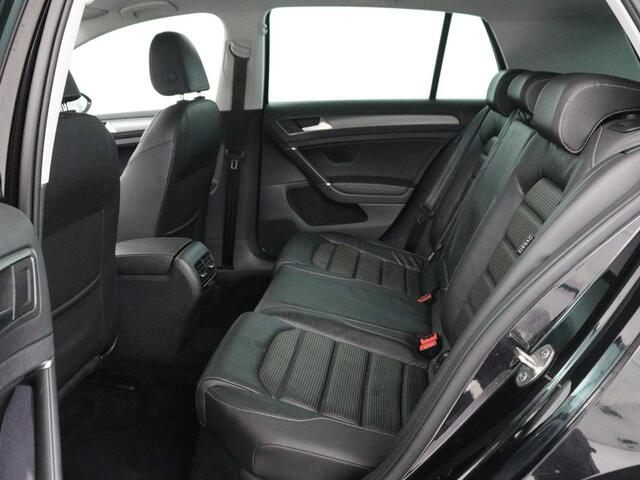 Volkswagen e-Golf | SOH 91.3% | Leder | Dynaudio | Stoelverwarming | Adaptive cruise | Carplay | Navigatie | Park assist | Climate control | Xenon |