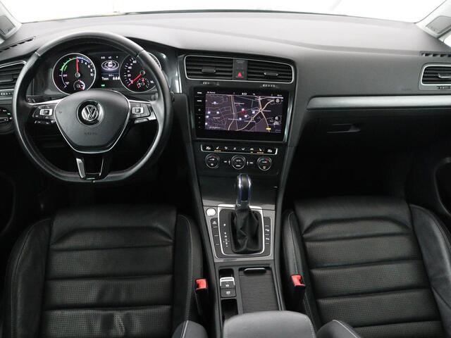 Volkswagen e-Golf | SOH 91.3% | Leder | Dynaudio | Stoelverwarming | Adaptive cruise | Carplay | Navigatie | Park assist | Climate control | Xenon |