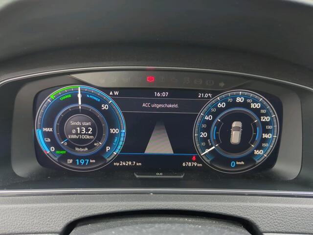 Volkswagen e-Golf E-DITION / SOH 93%/ AUTOMAAT/ ADAPTIVE CRUISE/ PARKEER SENSOREN/ DIGITAL DASH/ NAVI/ CLIMA/ LED/ 16'' LMV
