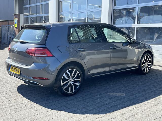 Volkswagen e-Golf 100% Elektrisch Airco Cruise controle Virtual display Navigatiesysteem Stuurwielbediening Telefoonverbinding Dynaudio Zwarte hemel Vol opties!! 230 km actieradius WLTP