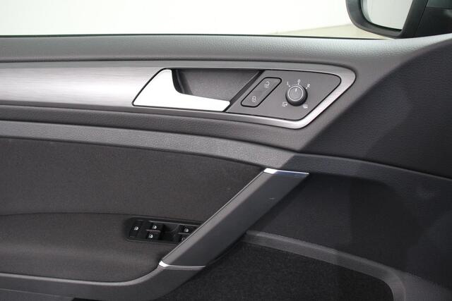 Volkswagen e-Golf Edition Automaat Navigatie Digitale Cockpit Bluetooth Cruise Control Lichtmetalen Velgen Camera Parkeer Sensoren