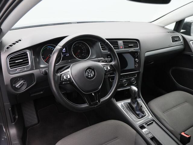 Volkswagen e-Golf E-DITION | Adaptive Cruise | Navigatie | Climate control | 16 Inch