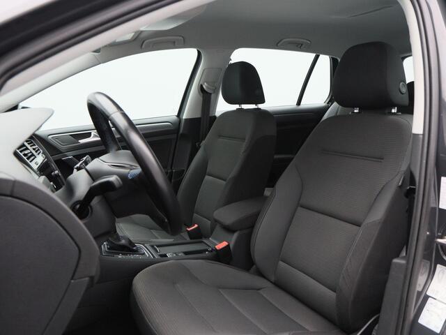 Volkswagen e-Golf E-DITION | Adaptive Cruise | Navigatie | Climate control | 16 Inch