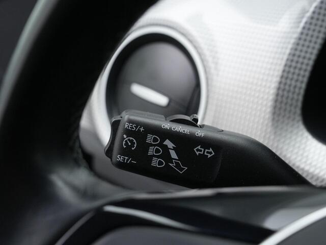 Volkswagen e-Up e-Up! 83 pk Style | Achteruitrijcamera | Navigatie via App