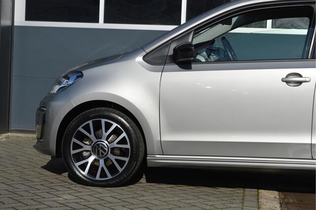 Volkswagen e-Up e-Up! | Camera | Lane assist | Parkeersensoren | Cruise control | 205 km actieradius. Financiering mogelijk!