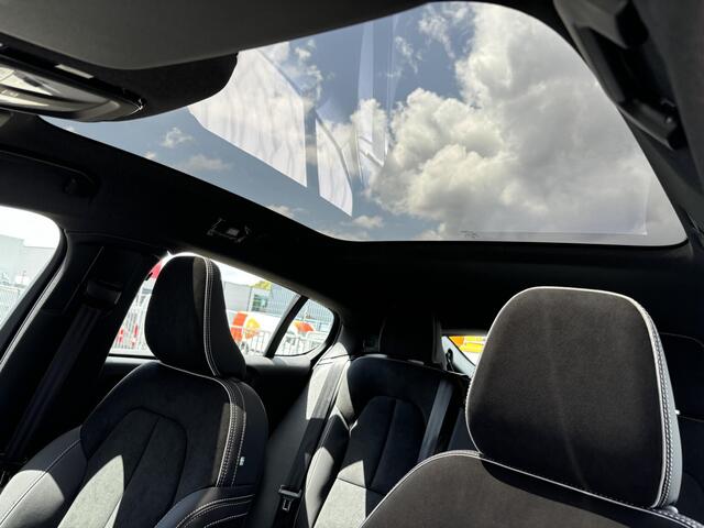 Volvo C40 Extended Range Plus - VOORAADAUTO - | 20" LM velgen | Microtech/Nubuck bekleding | Warmtepomp | Panoramadak