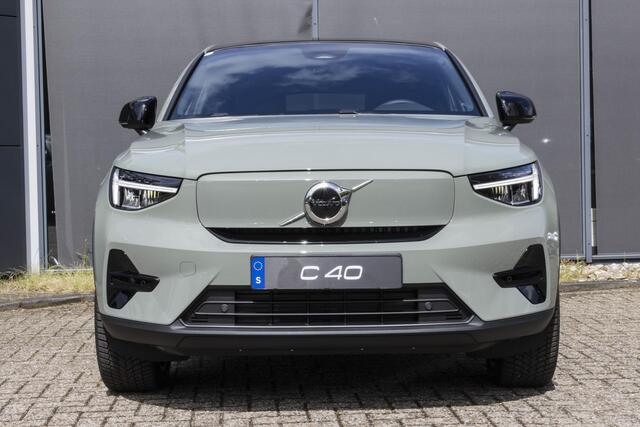 Volvo C40 Single Motor Extended Range Plus 82 kWh | Panoramadak | Warmtepomp | Stoel- en stuurverwarming | 20 Inch velgen | Direct leverbaar | Parkeercamera