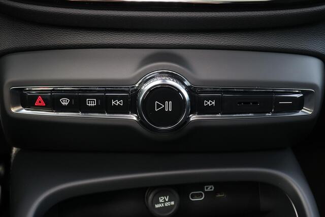 Volvo C40 Single Motor Extended Range Ultimate 82 kWh - Panoramadak - IntelliSafe Assist & Surround - Parkeercamera achter - Verwarmde voorstoelen & stuur - Parkeersensoren voor & achter - Warmtepomp - Draadloze tel. lader - Extra getint glas - 20' LMV