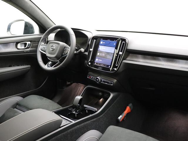 Volvo C40 Recharge Twin Intro Edition 78 kWh Key Less | 20 inch LM | Park assist Camera | Pano Dak | Draadloos opladen