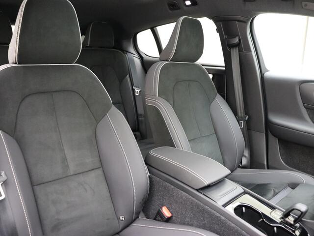 Volvo C40 Recharge Twin Intro Edition 78 kWh Key Less | 20 inch LM | Park assist Camera | Pano Dak | Draadloos opladen