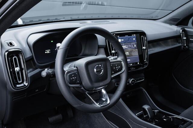 Volvo C40 Single Motor Extended Range Ultimate 82 kWh | Warmtepomp| Interieur Voorverwarming| Panoramadak| Adaptieve Cruise Control| Blind Spot| Semi Electrische trekhaak.