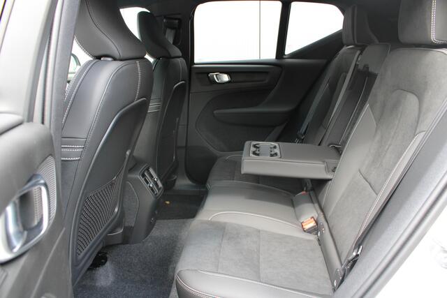 Volvo C40 Extended Range Ultra 82 kWh | 360 graden camera | Trekhaak | Getint glas | Volvo EV subsidie ¤ 2950,- korting