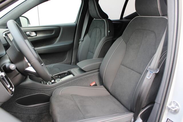 Volvo C40 Extended Range Ultra 82 kWh | 360 graden camera | Trekhaak | Getint glas | Volvo EV subsidie ¤ 2950,- korting