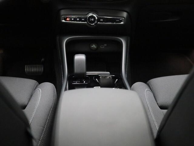 Volvo C40 Recharge Core 69 kWh | Navigatie | Climate Control | Camera | Apple Carplay/Android Auto