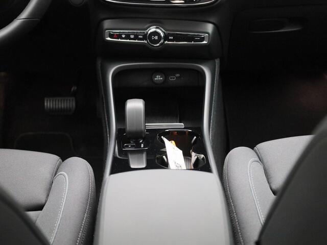 Volvo C40 Recharge Core | Automaat | Navigatie | Virtual cockpit | Stoel/Stuurverwarming | Camera