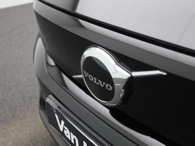 Volvo C40 Recharge Core 69 kWh | Panoramadak | Navigatie | Camera