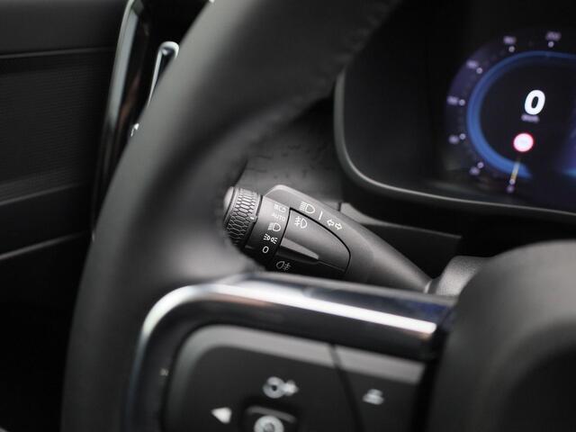 Volvo C40 Recharge Core 69 kWh | Panoramadak | Navigatie | Camera