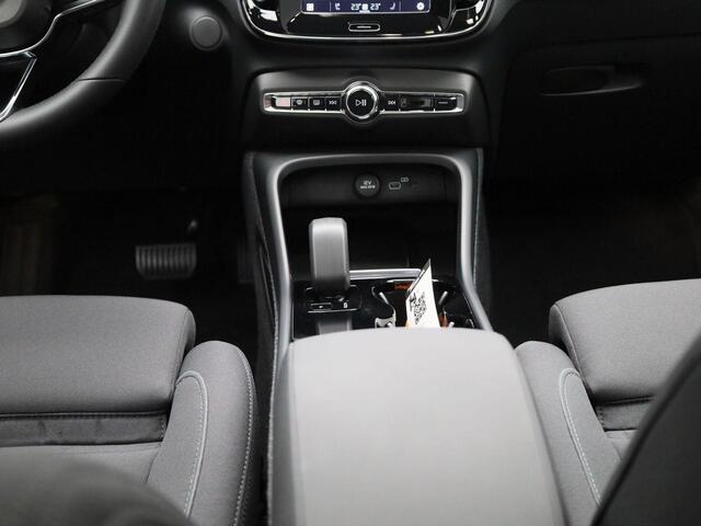 Volvo C40 Recharge Core 69 kWh Rijbereik 418 WLTP | Apple Car Play Pan. dak | Camera