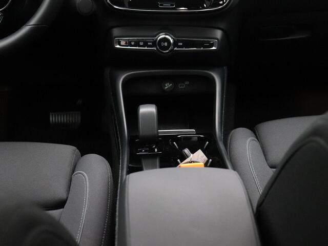 Volvo C40 Recharge Core 69 kWh | Panoramadak | Camera | Apple Carplay/Android Auto