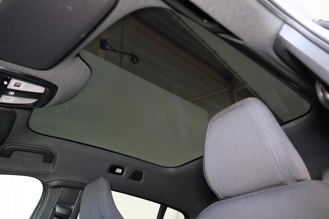 Volvo C40 Recharge Plus 69 kWh - Panoramadak - IntelliSafe Assist & Surround - Parkeercamera achter - Verwarmde voorstoelen & stuur - Parkeersensoren voor & achter - Draadloze tel. lader - Warmtepomp - Extra getint glas - 20' LMV