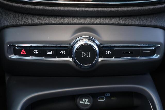 Volvo C40 Extended Range Ultimate 82 kWh - Panoramadak - IntelliSafe Assist & Surround - 360º Camera - Verwarmde voorstoelen & stuur - Parkeersensoren voor & achter - Elektr. bedienb. voorstoelen met geheugen links - Draadloze tel. lader - Warmtepomp - Extra getint