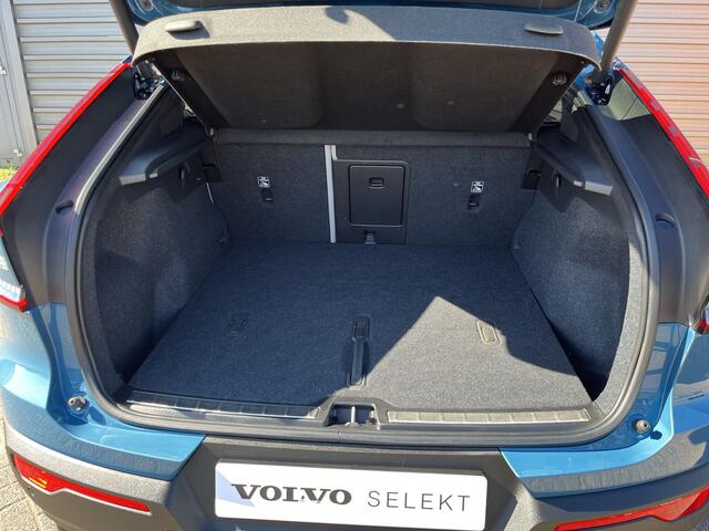 Volvo C40 Single Motor Extended Range Ultimate 82 kWh / 20" Velgen / Black Sheep pakket / Wool Blend interieur / Pixel LED /