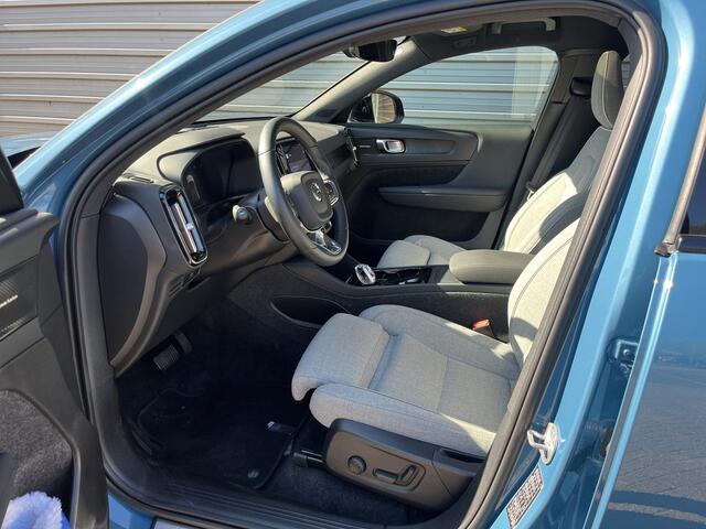 Volvo C40 Single Motor Extended Range Ultimate 82 kWh / 20" Velgen / Black Sheep pakket / Wool Blend interieur / Pixel LED /