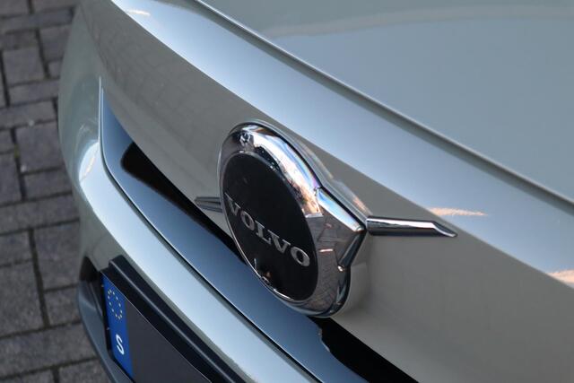 Volvo C40 Single Motor Extended Range Ultimate Warmtepomp l Adaptieve Cruise Control met Pilot Assist l Blind Spot Information System l Panoramadak l Elektrische bestuurdersstoel met geheugen l Elektrische passagiersstoel l Verwarmbare voorstoelen l Verwarmbaar stu