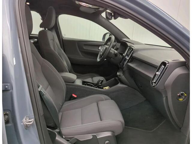 Volvo C40 Recharge Plus 69 kWh 100% Elektrisch, 100% Stijlvol / Panoramadak / Trekhaak / Pdc.+Camera / Stoel-Stuurverwarming / Navigatie / Radio-multimedia /