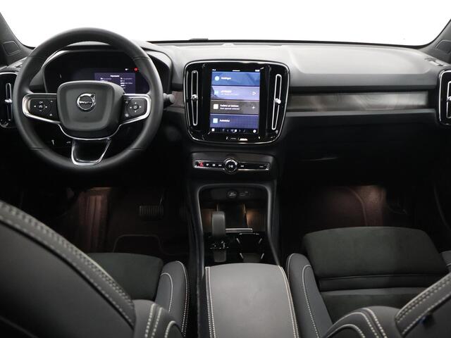 Volvo C40 Recharge Twin Intro Edition 78 kWh | SOH 96% | Navigatie | Comfortstoelen | 360 Camera | DAB | Apple CarPlay/Android Auto | Panoramadak | Adaptieve Cruise Control | Ele. kofferdeksel | Ele. stoelen + Geheugen | Harman/Kardon |
