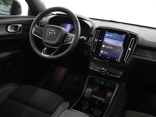 Volvo C40 Recharge Twin Intro Edition 78 kWh | SOH 96% | Navigatie | Comfortstoelen | 360 Camera | DAB | Apple CarPlay/Android Auto | Panoramadak | Adaptieve Cruise Control | Ele. kofferdeksel | Ele. stoelen + Geheugen | Harman/Kardon |