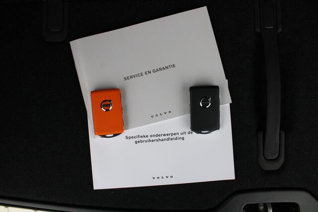 Volvo C40 Recharge Twin Ultimate 78 kWh | 360 Camera | 20" LMV | Panodak | Verw. Stoel & stuurwiel | BLIS | Privacy glas