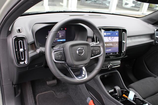 Volvo C40 Recharge Twin Ultimate 78 kWh | 360 Camera | 20" LMV | Panodak | Verw. Stoel & stuurwiel | BLIS | Privacy glas