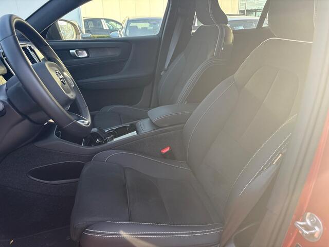 Volvo C40 Recharge Plus 69 kWh | Panoramadak | Trekhaak | Adaptive cruise control | Stoelverwarming | Camera