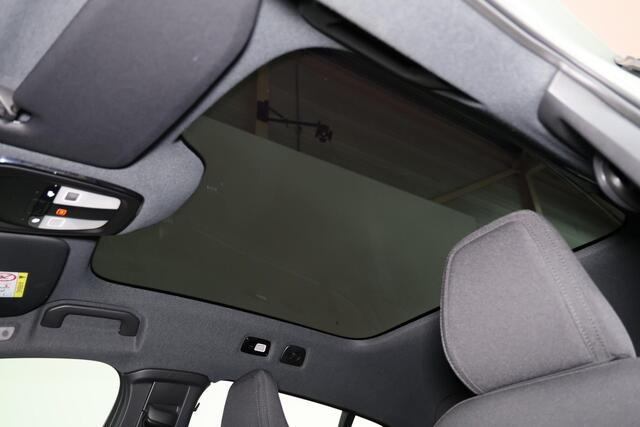 Volvo C40 Recharge Ultimate 69 kWh - Panoramadak - IntelliSafe Assist & Surround - 360º Camera - Harman/Kardon audio - Verwarmde voorstoelen & stuur - Parkeersensoren voor & achter - Elektr. bedienb. voorstoelen met geheugen links - Draadloze tel. lader - Elektr. i