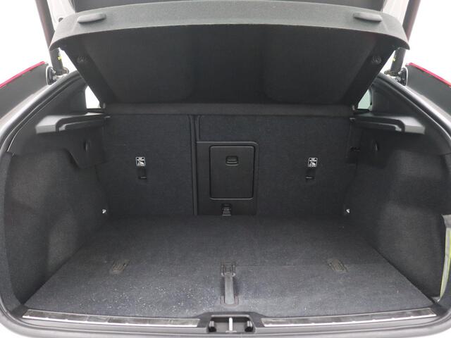 Volvo C40 Recharge Twin Ultimate 78 kWh 408PK Aut. SOH 92,15%, Panoramadak, Trekhaak, Harman Kardon Audio, Achteruitrijcamera, 20" LM Velgen, Memorystoel, Elektr. Achterklep, Stoel-Stuurverwarming, Adaptieve Cruise Controle