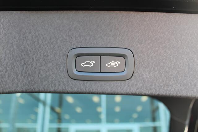 Volvo C40 Single Motor Plus 69 kWh | Camera | Draadloze telefoonlader | Extra getint glas | All-Season banden